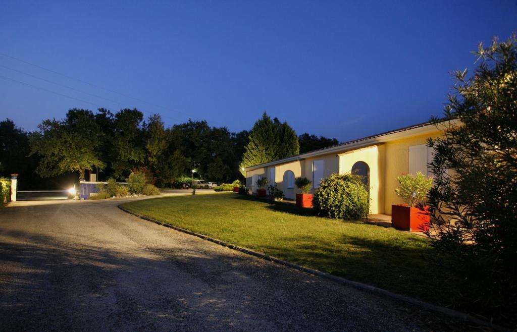 Logis Hotel Corintel Bordeaux Est Tresses Екстер'єр фото