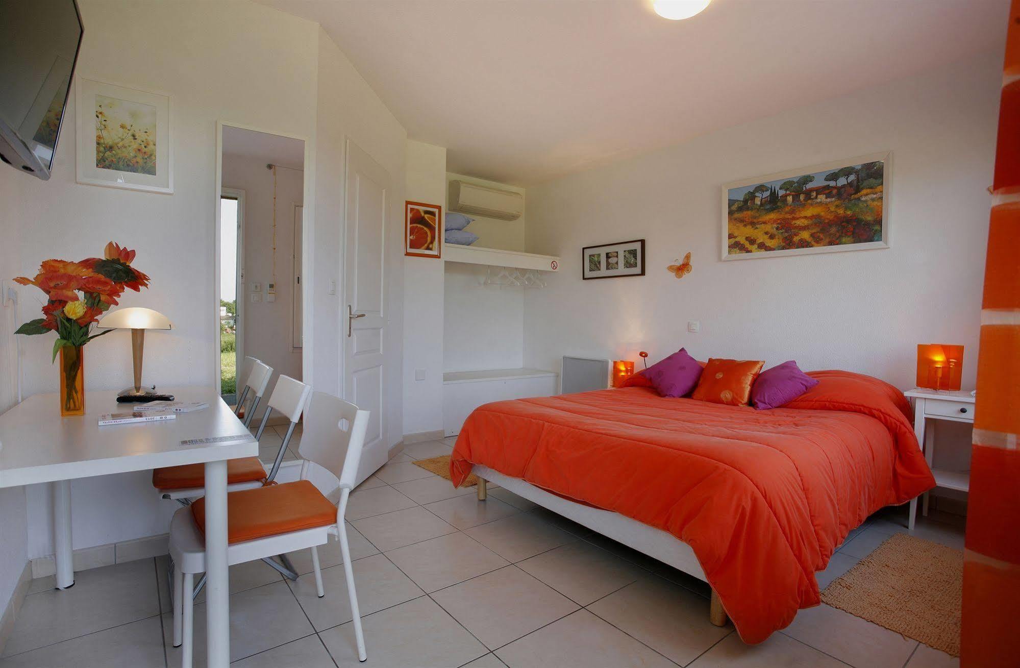 Logis Hotel Corintel Bordeaux Est Tresses Екстер'єр фото
