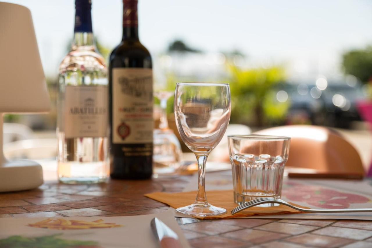 Logis Hotel Corintel Bordeaux Est Tresses Екстер'єр фото